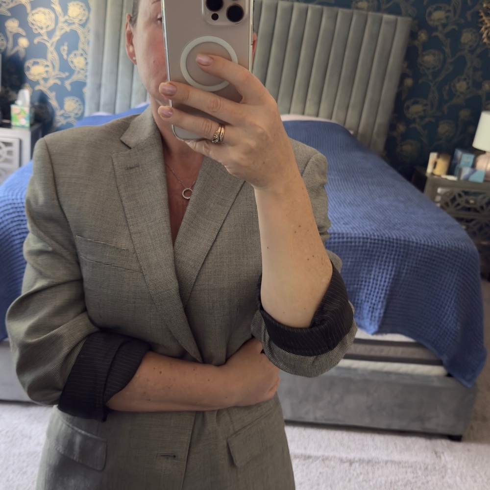 Calvin Klein Silk-Wool Blazer (Women’s Styled / Menswear Fit 38R)– Size 10 - Picture 5 of 14